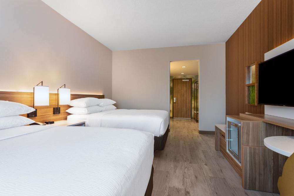 Queen Room with Two Queen Beds (No Resort Fee) interior